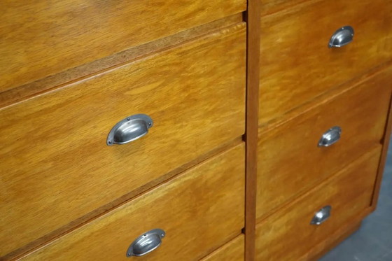 Image 1 of Duitse Eiken Apotheekkast, Midden 20e Eeuw