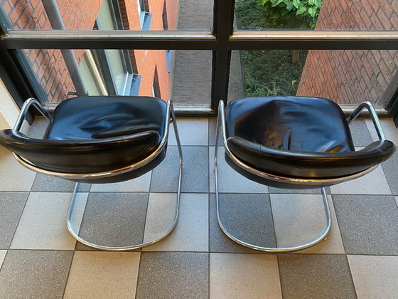 Image 1 of Chaises design vintage en cuir noir / Fabriquées en Italie, état neuf