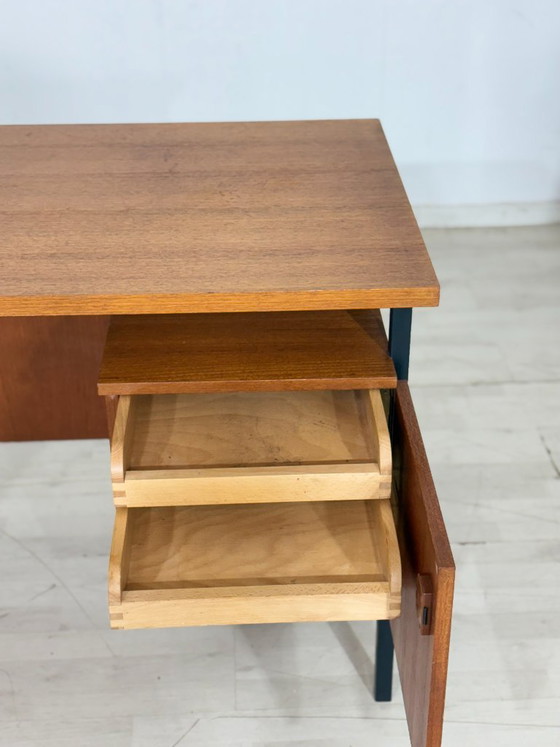 Image 1 of Mid-Century Danish Teak-Schreibtisch mit Metallgestell / Bürotisch / 60er Jahre