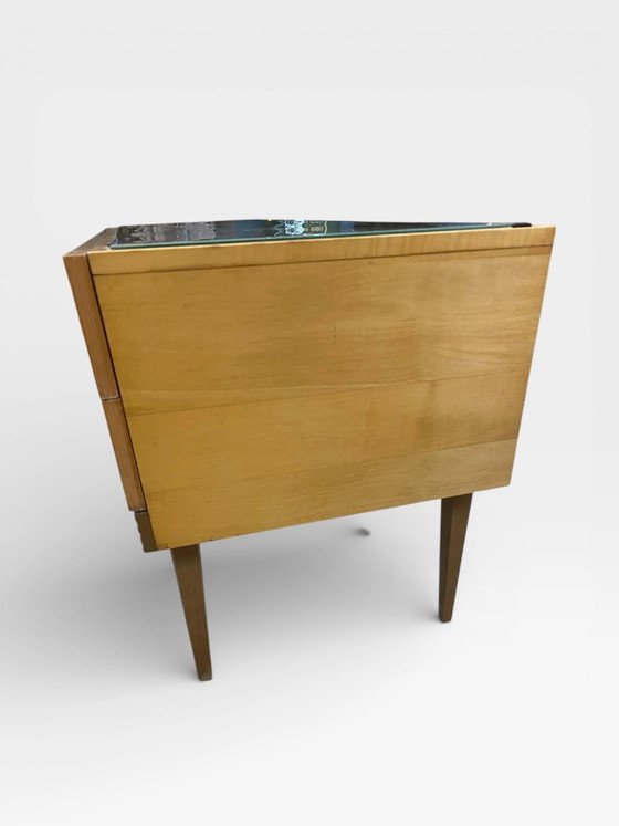 Coiffeuse / Commode Vintage Mid Century – Placage Érable – Poignées Laiton – Plateau Verre – Années 50/60 – (photo 15 of 17)