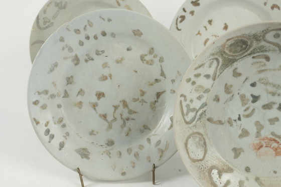 Image 1 of Plato de porcelana china. Obra del siglo XVII.