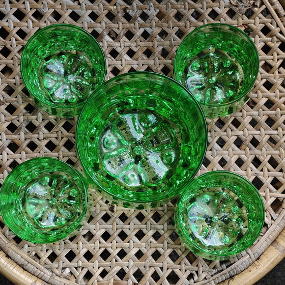Image 1 of Ensemble de bar vintage en verre vert style milieu du siècle : 4 verres et un seau à glace