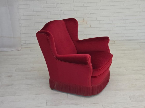 Image 1 of 1960s, fauteuil danois, velours rouge, pieds en hêtre.