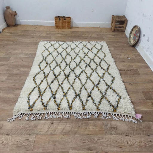 Beni Ouarain Rug with Berber Diamonds / Beni Ouarain Rug – Traditional Berber Diamond Pattern (192×140 cm)