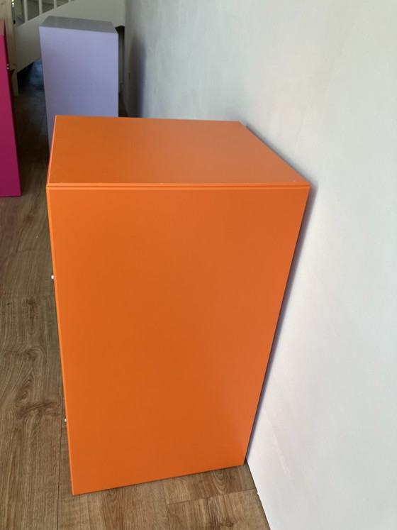 Image 1 of Armoire murale Montana Slim originale à 2 portes, couleur orange - Peter J. Lassen

