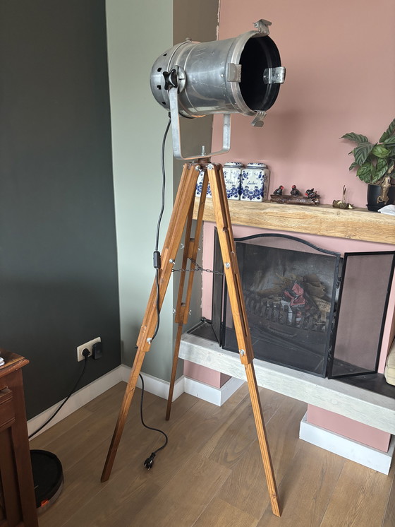 Image 1 of Lampadaire industriel tripode - spot de théâtre vintage