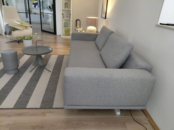 Image 1 of Divano Design On Stock Cascade – grigio chiaro | 3,5 posti, come nuovo