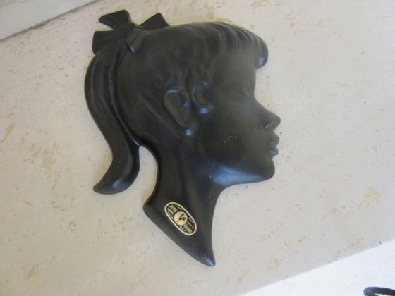Image 1 of Jema Holland, keramische wandplaat, jong meisje, zilverfolie, model 225vintage