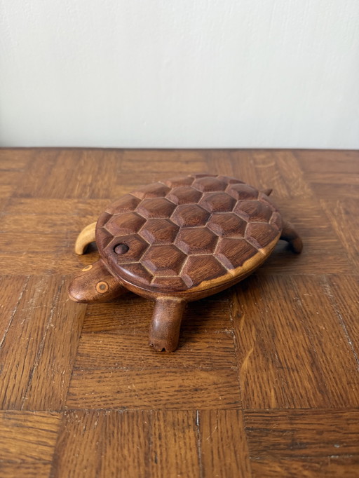 Olivenholzbox in Form einer Schildkröte