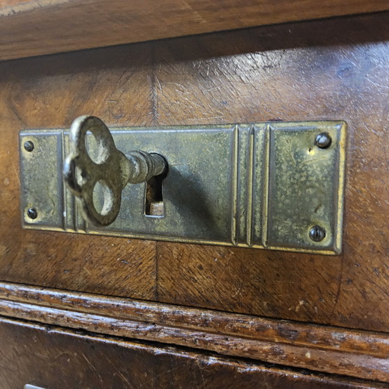 Image 1 of Mesa de costura / mesa auxiliar antigua de nogal (siglo 19) Biedermeier / mesa auxiliar antigua única