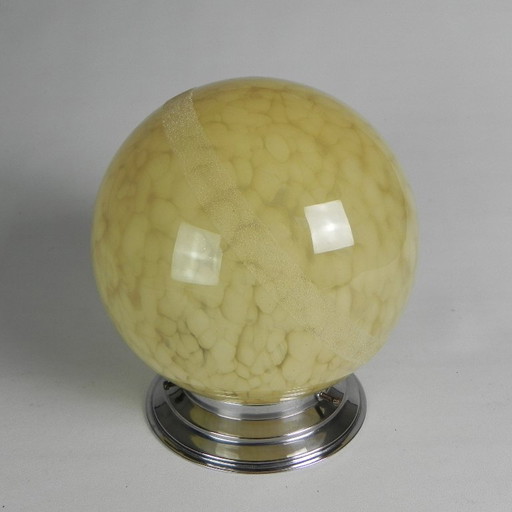 Art Deco plafondlamp, plafonnière met beige gewolkte glazen bol, jaren 30