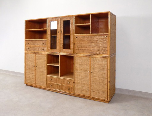 Gran mueble de pared en bambú y ratán