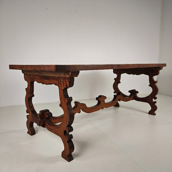 Image 1 of Tavolo da pranzo spagnolo in legno massello – XX secolo