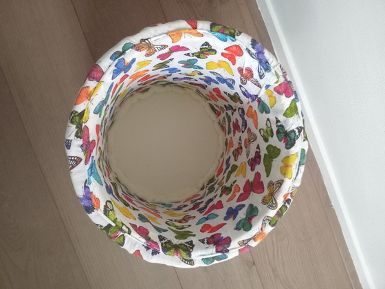Pouf mit Kissen aus Schmetterlingsstoff – Hocker & Poufs, Textile (photo 2 of 6)
