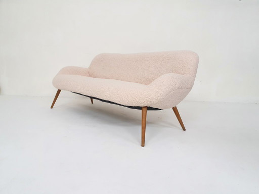 Scandinavian Modern Cocktail Sofa in Boucle, Denmark 1960's – banken, Textile, Wood (photo 2 of 9)