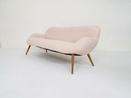 Scandinavian Modern Cocktail Sofa in Boucle, Denmark 1960's – Banken, Textile, Wood (photo 2 of 9)