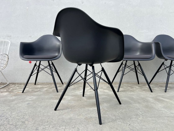 4x Vitra Eames DAW armchair – Dining chairs, Wood, Plastic (photo 9 of 16)