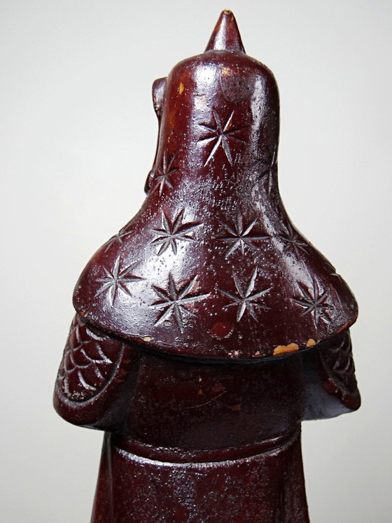 Image 1 of Statuetta di arte popolare asiatica intagliata in un unico pezzo di legno, epoca 1930-1960.