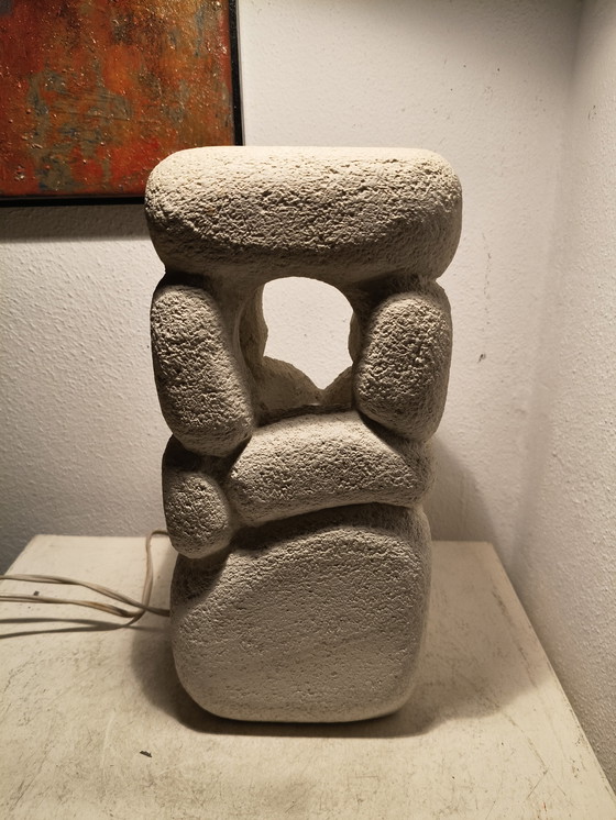 Image 1 of Mid century modern vintage design Franse brutalist Gard natuursteen tafellamp van ontwerper en beeldhouwer Albert Tormos 