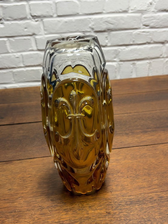 Image 1 of Vintage Handgeslepen Kristallen Vaas – Goudgeel/Amber – Fleur-de-lis
