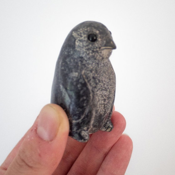 Image 1 of Statuetta vintage di pinguino cucciolo di Wolf Canada