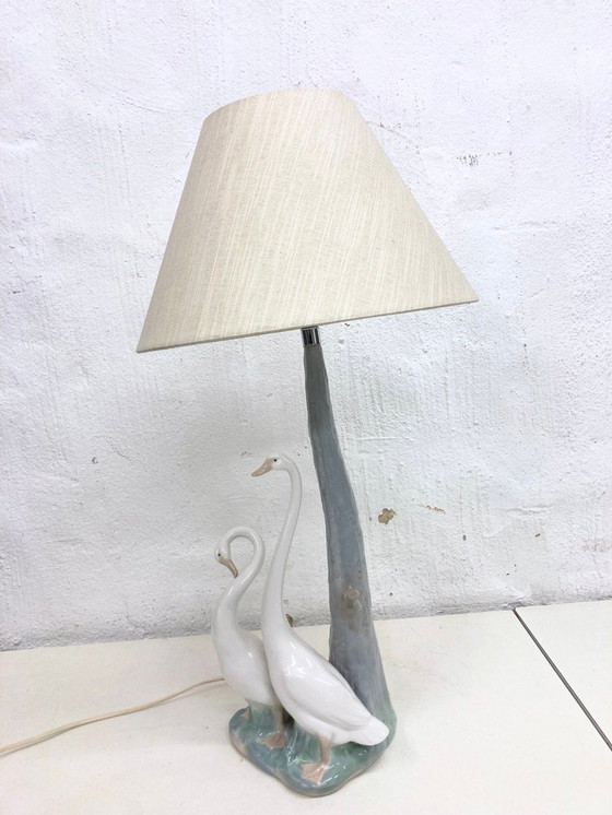Image 1 of Lampada da tavolo scultorea in porcellana 2 cigni design Fulgencio Garcia per NAO