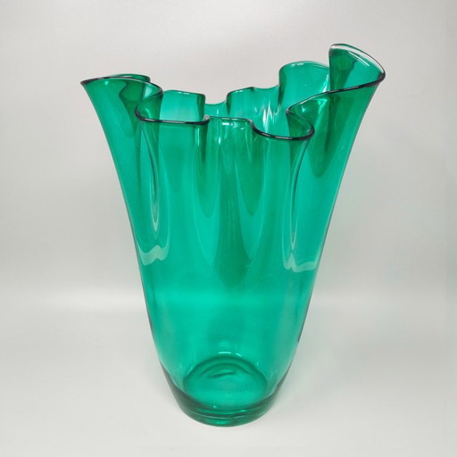 Vase « Fazzoletto » vert éclatant des années 1970, signé Michielotto, en verre de Murano. Fabriqué en Italie.