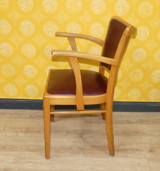 Poltrona imbottita con nucleo a molla in pelle skai oxblood rivetti decorativi sedia da ufficio anni '60 retrò