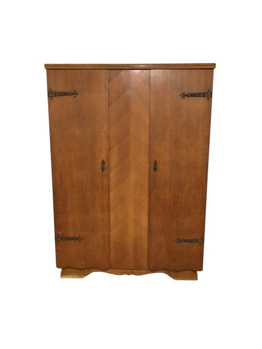 Beautiful Vintage Cabinet – A real eye-catcher in your home