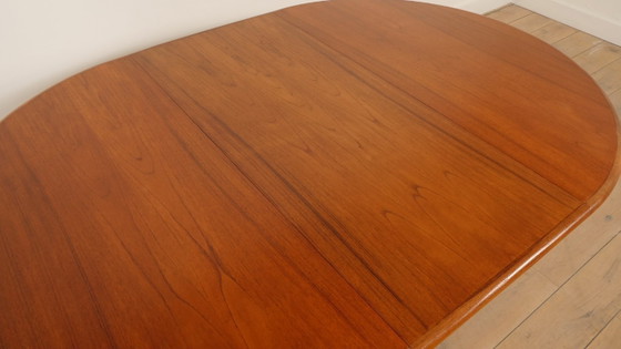 Image 1 of Vintage round dining table | extendable | teak | 121- 173 cm