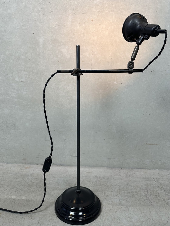 Image 1 of Lampada da tavolo industriale in bachelite - Singer