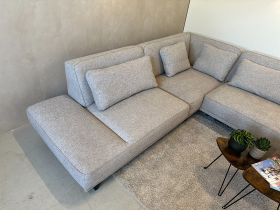 Image 1 of Lichtgrijze hoekbank 317x270cm