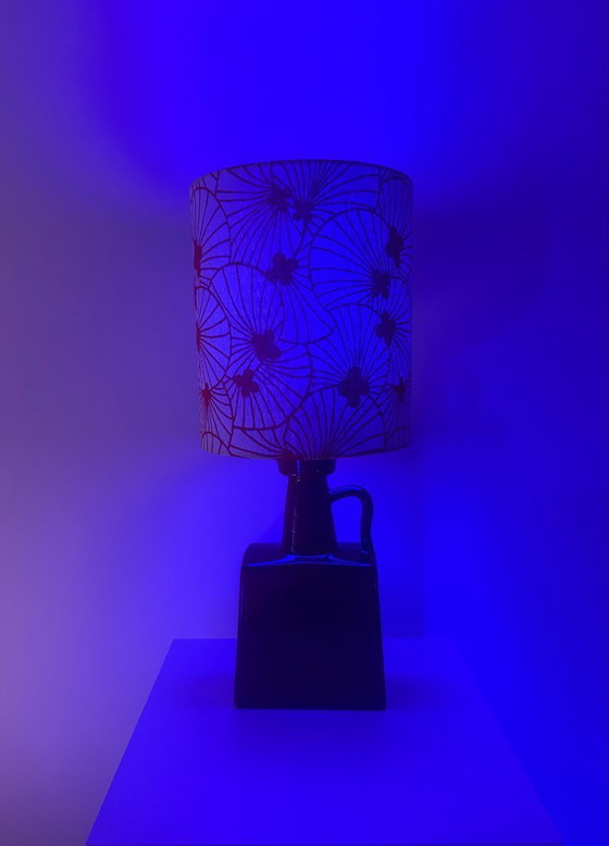 Image 1 of Außergewöhnliche Vasenlampe aus seltener Marei-Kaminvase – kabellose Akzentlampe mit japanischem Stoffschirm