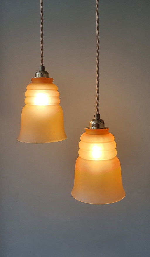 Ensemble de lampes suspendues vintage françaises en forme de cloche - verre coloré.