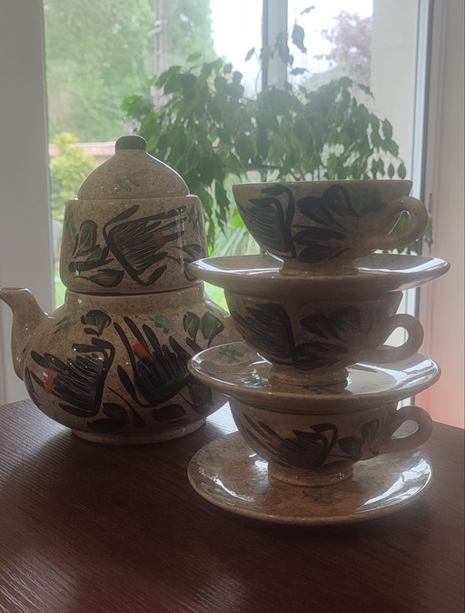 Grande servizio da tè in ceramica firmato Vallauris, risalente al 1960.