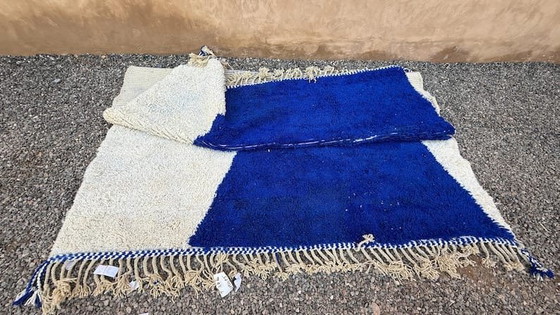 Alfombra tradicional marroquí hecha a mano, azul y blanca, tamaño 250/350 cm. – Ahrend, Wool (photo 10 of 10)