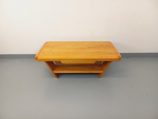 Vintage brutalistische rechthoekige salontafel van massief iepenhout met lade uit de jaren 70.