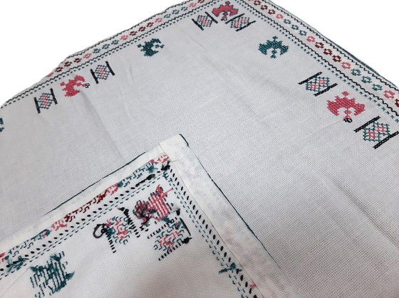 Image 1 of Tovaglia vintage ricamata a mano 73 x 71 cm