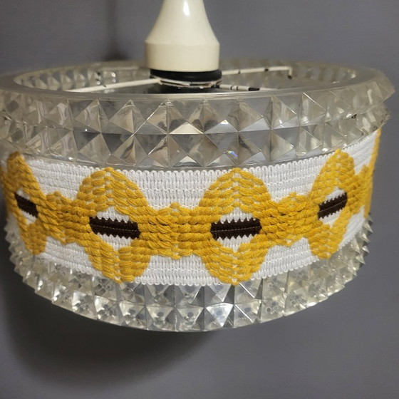 Image 1 of Lampada a sospensione in plexiglas e vetro, ricamo vintage anni Settanta, 1960-70
