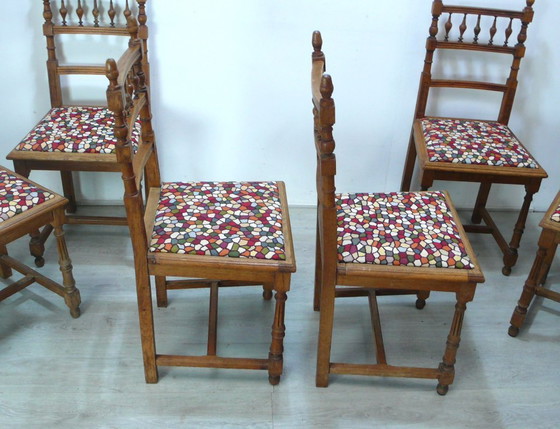 Image 1 of 6 sedie antiche in stile guglielmino in rovere naturale + nuovo tessuto di rivestimento in stile mosaico colorato