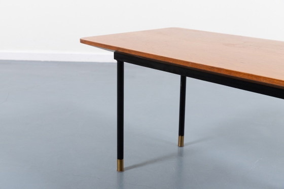 Image 1 of Italiaanse bijzettafel/salontafel uit de jaren 50 in de stijl van het mid-century modern.