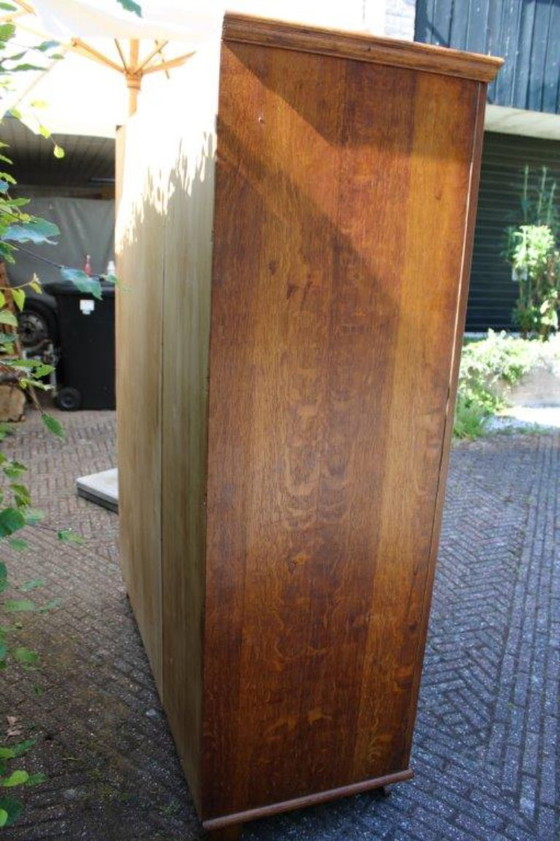 Image 1 of Vintage (50-60) 3-deurs houten kledingkast, 1/3 leg 2/3 hang