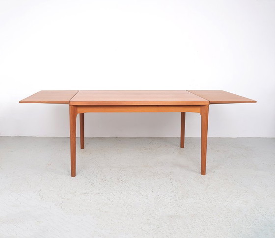 Image 1 of Deens design Henning Kjaernulf eettafel, 1960s