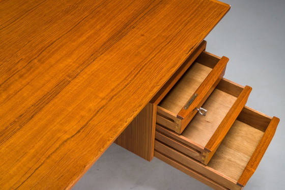 Image 1 of  Dänischer Teakholz-Schreibtisch von Peter Lovig Nielsen für Hedensted Mobelfabrik, 1972