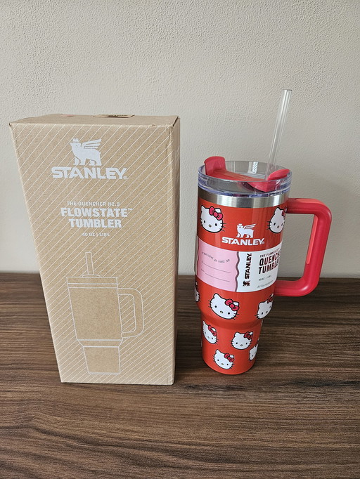Stanley Quencher Hello Kitty Becher