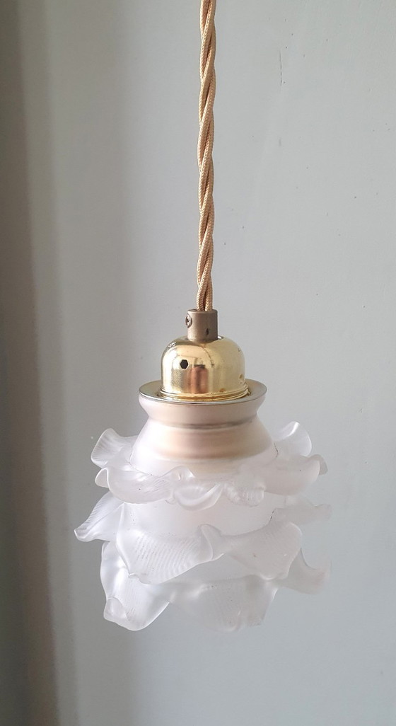 Image 1 of Antike Glas-Hängelampe. Tulpen- oder Rosenlampe aus mattiertem Glas.