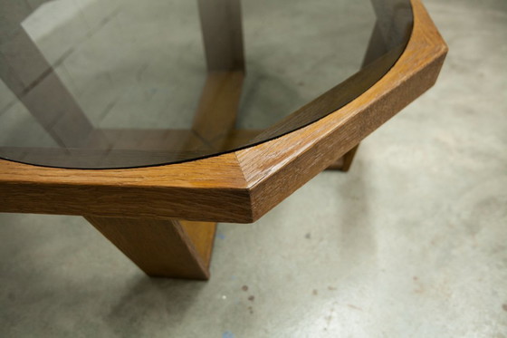 Image 1 of Tavolo esagonale unico, 1977, rovere, vetro fumé, fabbricazione svizzera