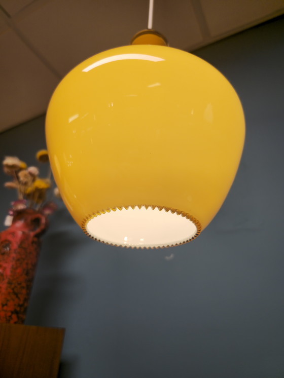 Image 1 of Suspension vintage en verre jaune ambré