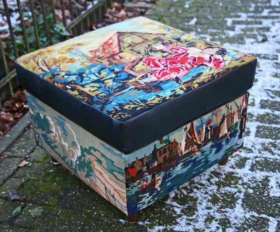 Image 1 of Rectangular boat pouf with view of Dordrecht