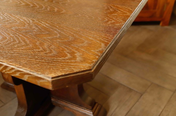 Image 1 of Rustikaler Eichentisch mit zentraler Basis